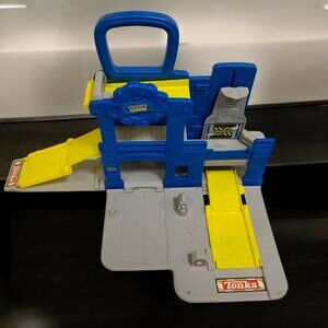Tonka Chucks Garage Folding and Go Toy from 2008